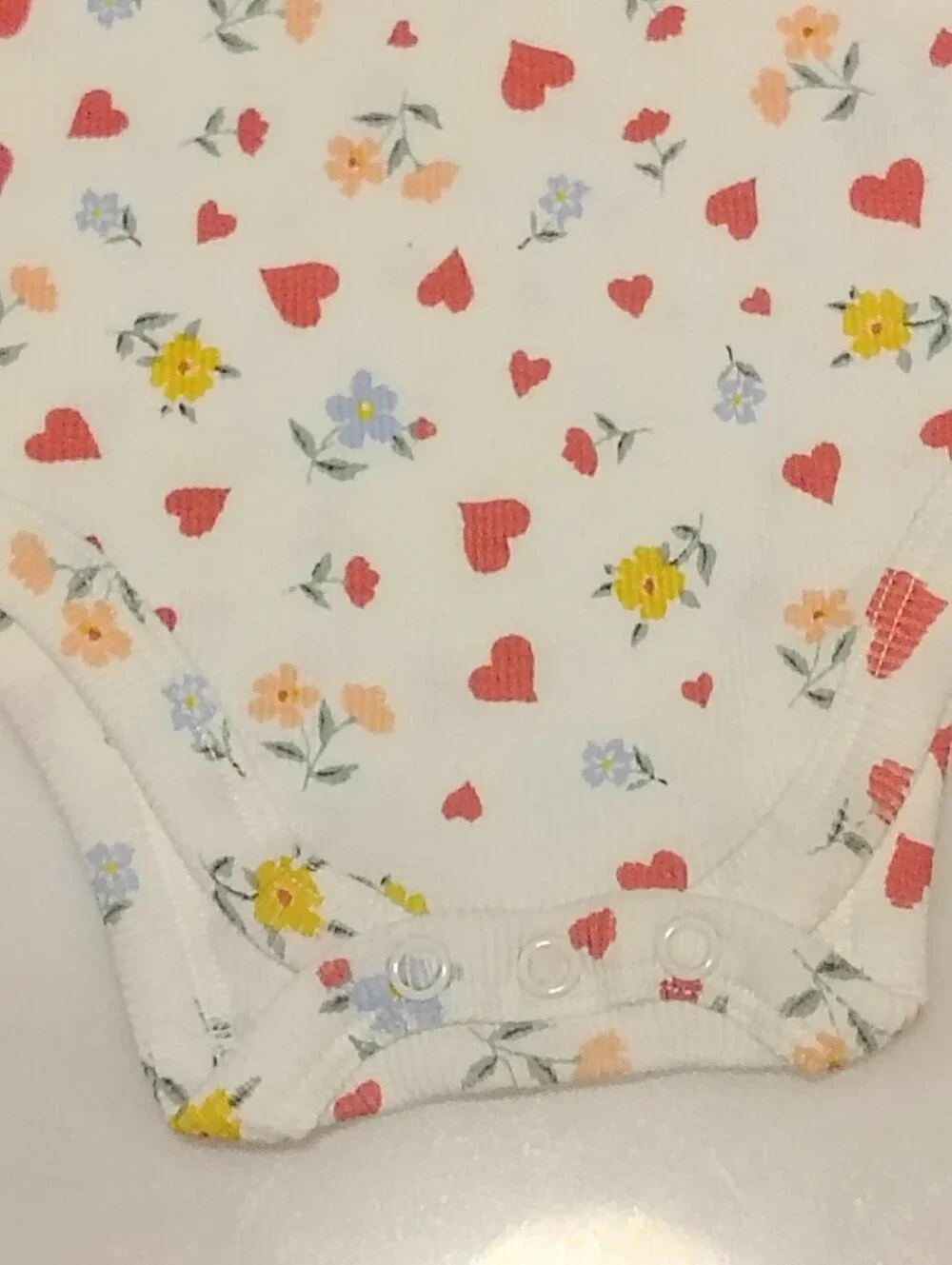 Garanimals White Dainty Ruffled Onesie With Red Hearts Size 6 To 9 Months